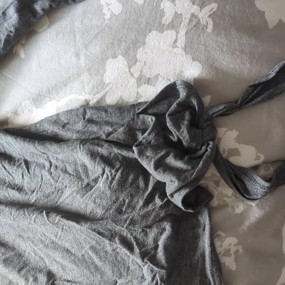 Soft gray long sleeve shirt with knotted hem - Picture 3 of 3